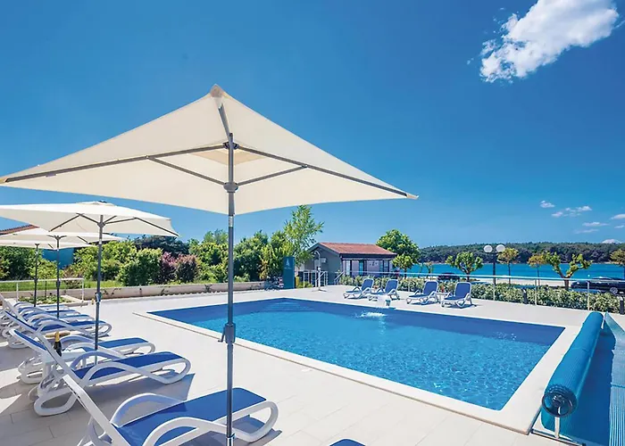 Amazing In With Sauna Apartamento Punat